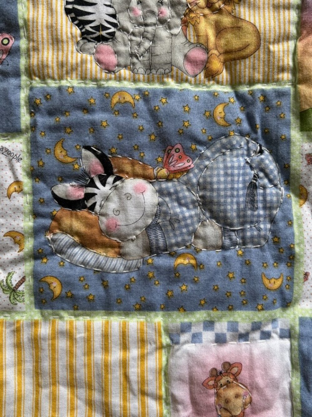 Baby Quilt Vintage Handmade Safari Theme Hand Stitched 39β x 49β - Picture 5 of 6